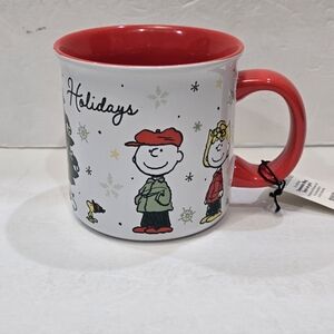 NWT Peanuts Gang Snoopy Charlie Brown Linus Christmas Tree HAPPY HOLIDAYS Mug